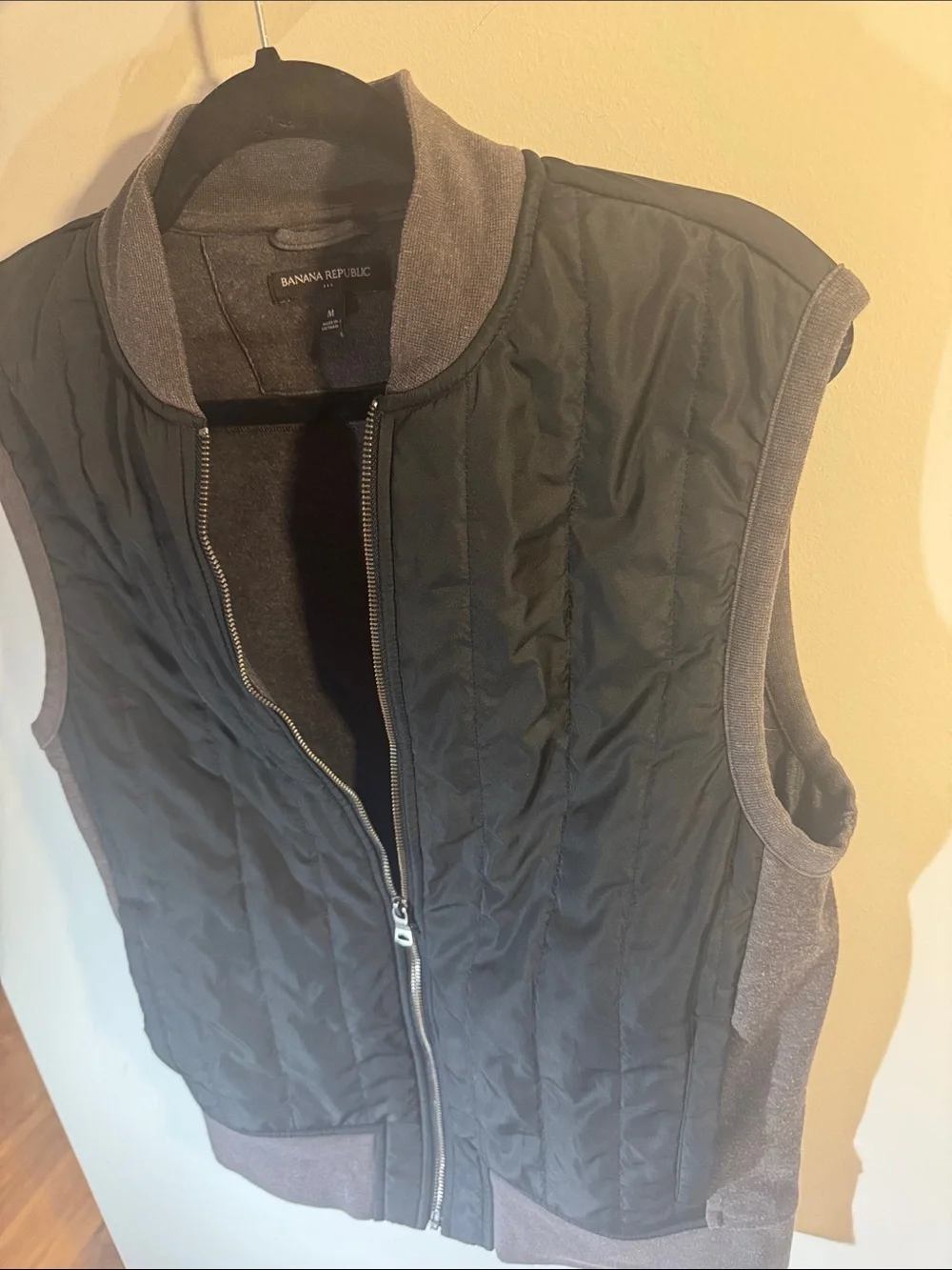 Banana Republic sleeveless quilted